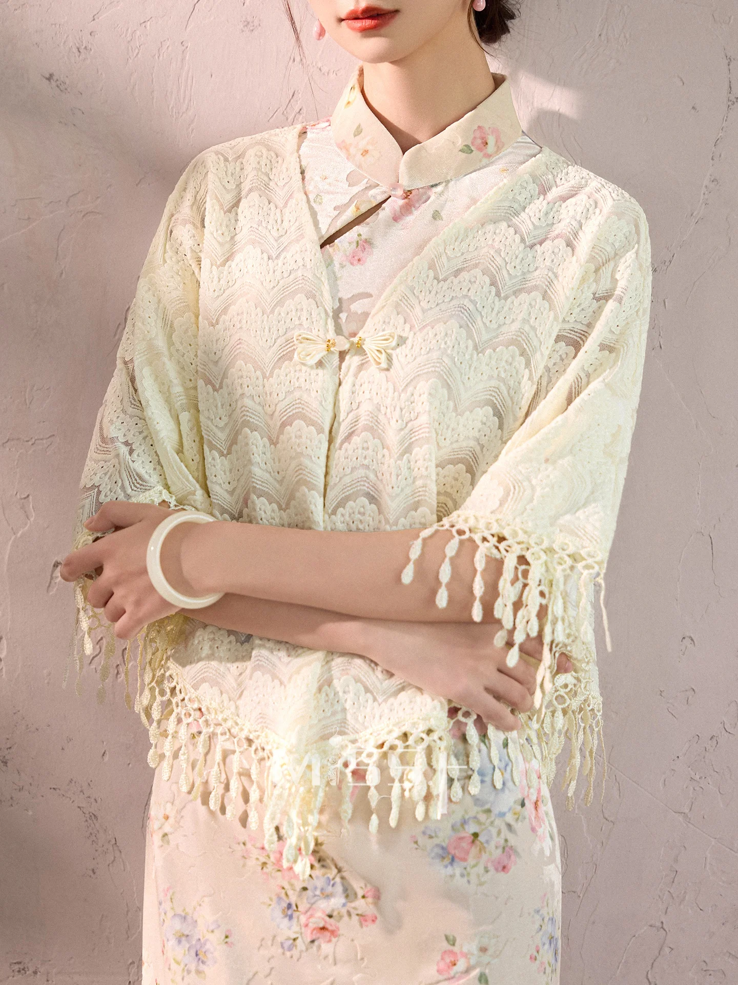 Retro Knitted Tassel Hollow out Shoulder Wrap Cardigan Coat for Women Lightweight Polyester Autumn Winter Fashion Accessory