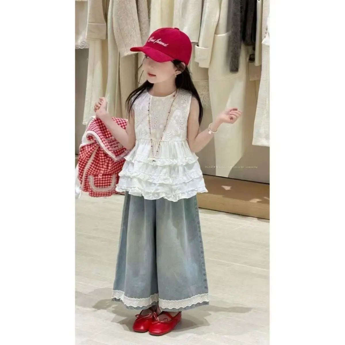 

Girls' Summer Set New Style Girls' Fashion Embroidered Lace Sleeveless Top Wide Leg Jeans Two Piece Set