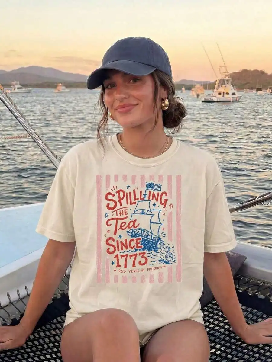 Women's Vintage Graphic Tee Spilling The Tea Since 1773 Print Retro Boat Patriotic Top Short Sleeve For 4th Of July Celebration Daily Wear Gift For Her
