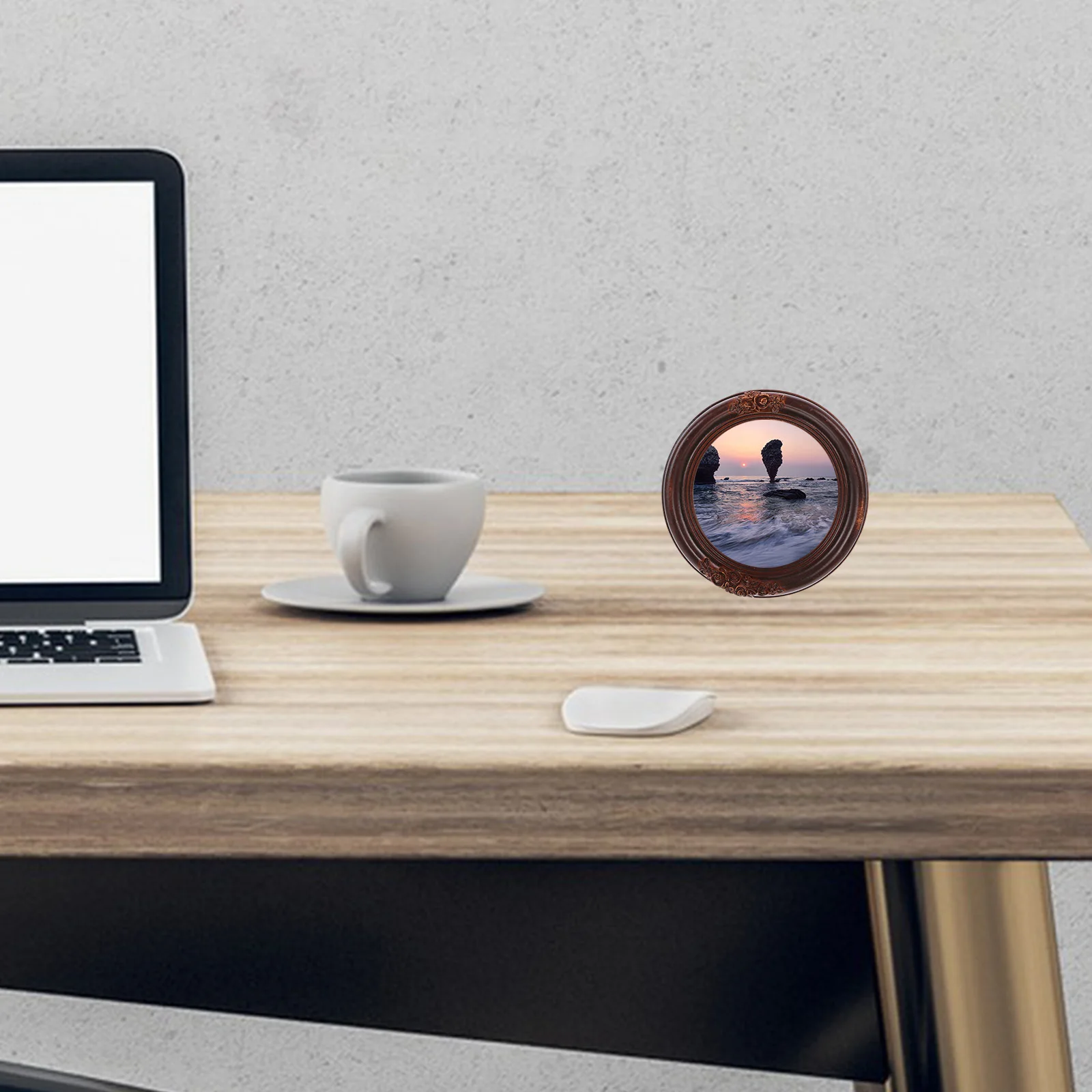 

Vintage Resin Picture Frame Decorative Retro Style Photo Holder for Tabletop Wall Display Background Wall Frame