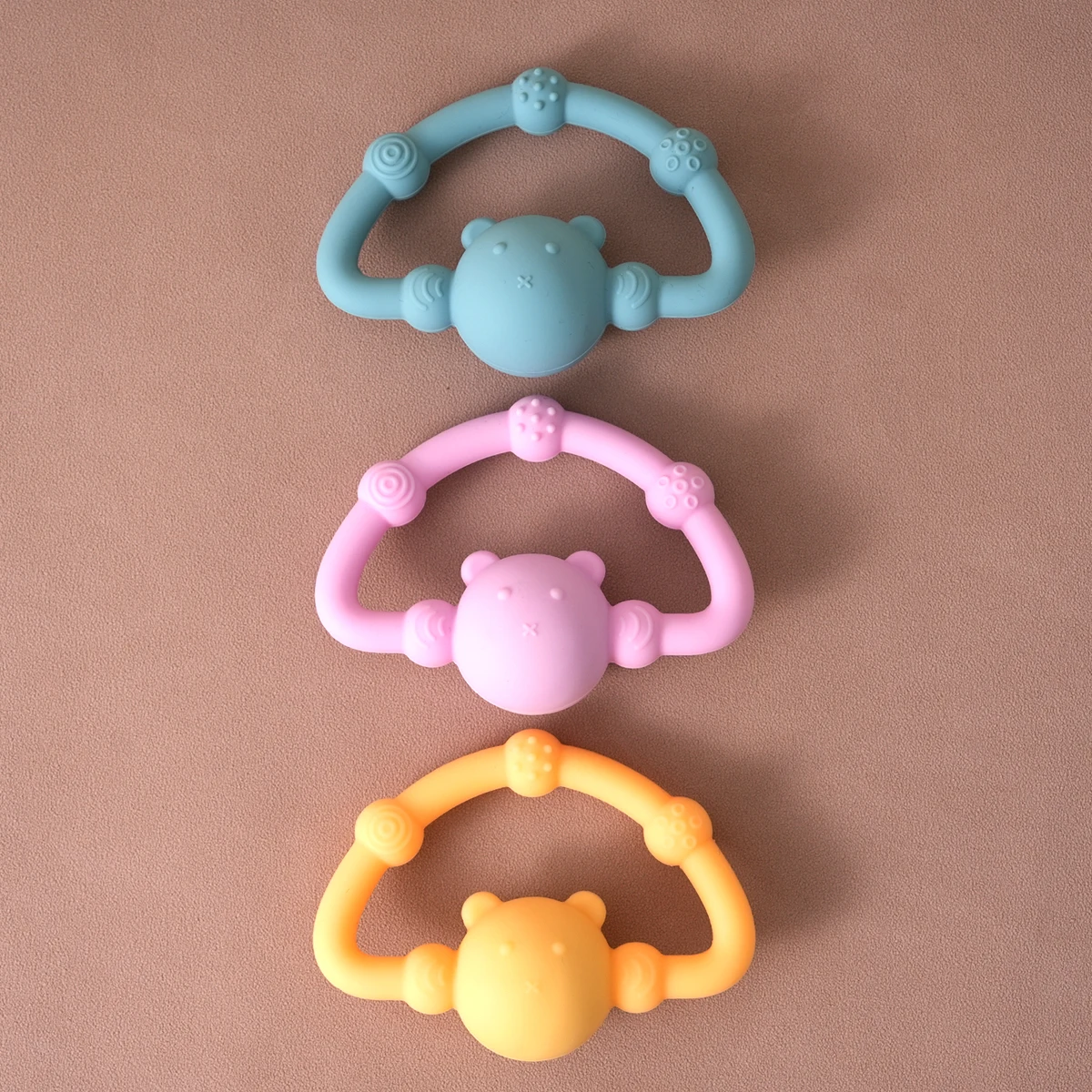 1PCS Silicone Baby Rattle Toy Soft Baby Teethe Ring Toys Bear Shape Chewing Toys For Baby Educational Soothing Toys Baby Stuff