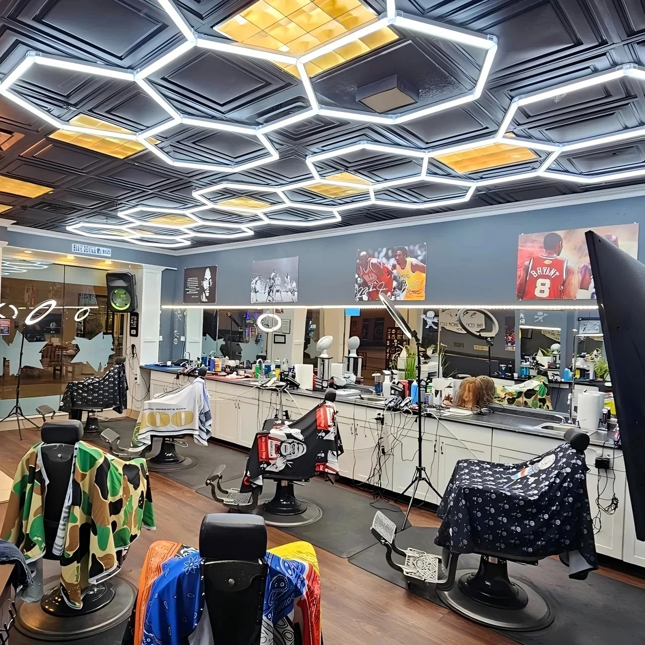 

Автомобильное освещение, шестигранный сотовый светодиодный светильник для парикмахерской, мастерской, домашний тренажерный зал, потолочный светильник, светильник для гаража, трубчатое освещение для автомобиля по индивидуальному заказу