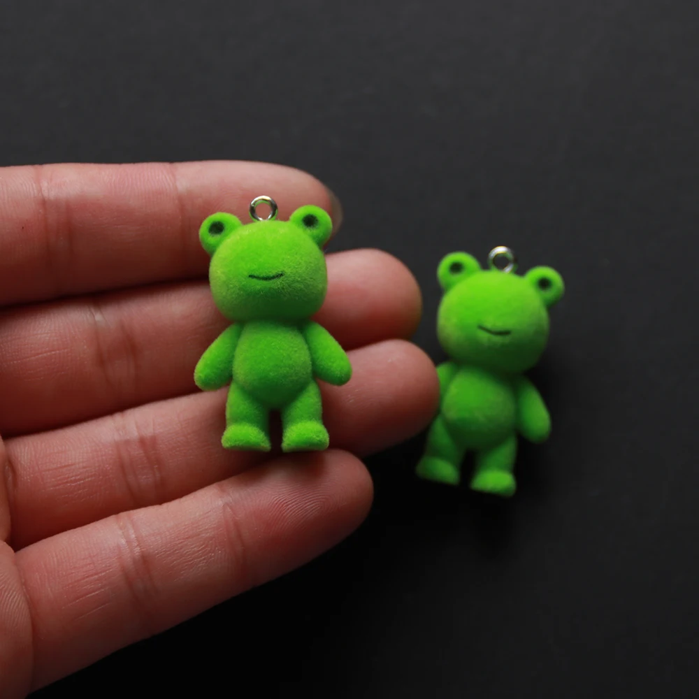 30 buah liontin katak Kawaii 3D berbulu berkelompok hewan jimat katak miniatur boneka gantungan kunci kalung liontin DIY membuat perhiasan