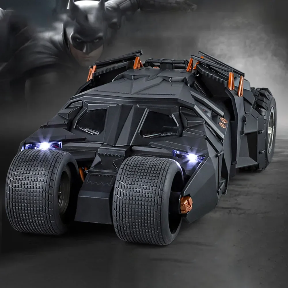 בקנה מידה גדול 1:18 רכב מודל צעצוע טרילוגיית האביר האפל צליל אור הזזה ספריי סגסוגת רכב מודלים קישוטים מתנות