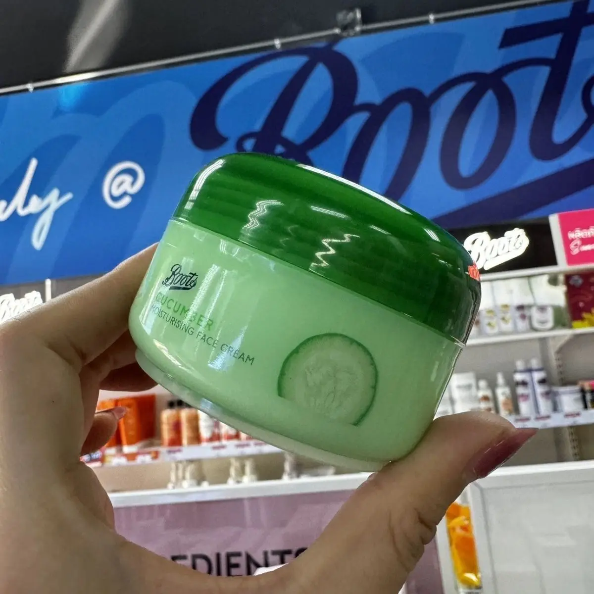 Boots Crème de concombre, éclaircissante et hydratante pour une peau terne, hydrate et évacue le teint