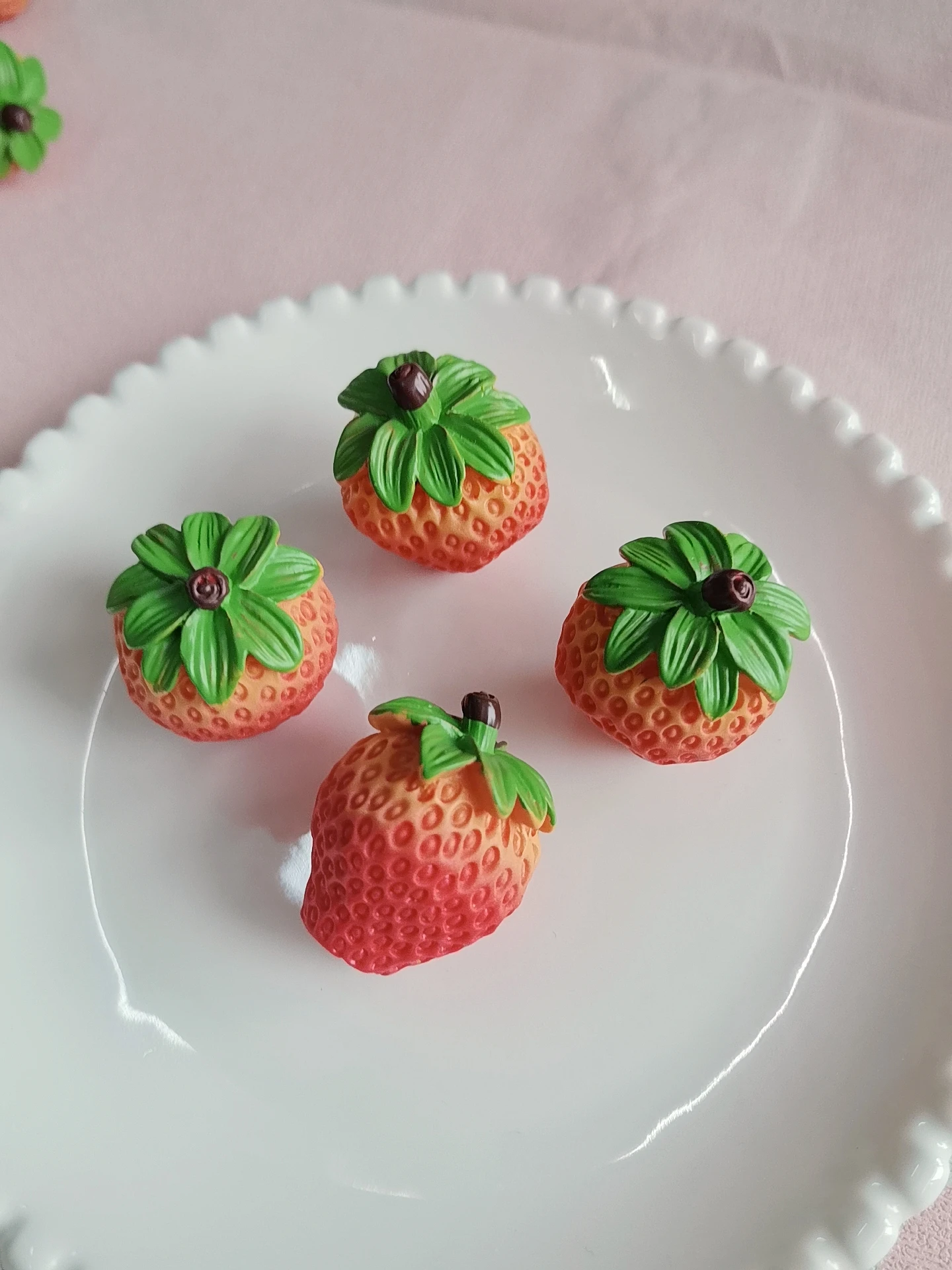 Kawaii Resin Diy Mini 3D Strawberry Doll House Miniature Statue Fruits Figurines for Decoration Room Decor Slime Charms