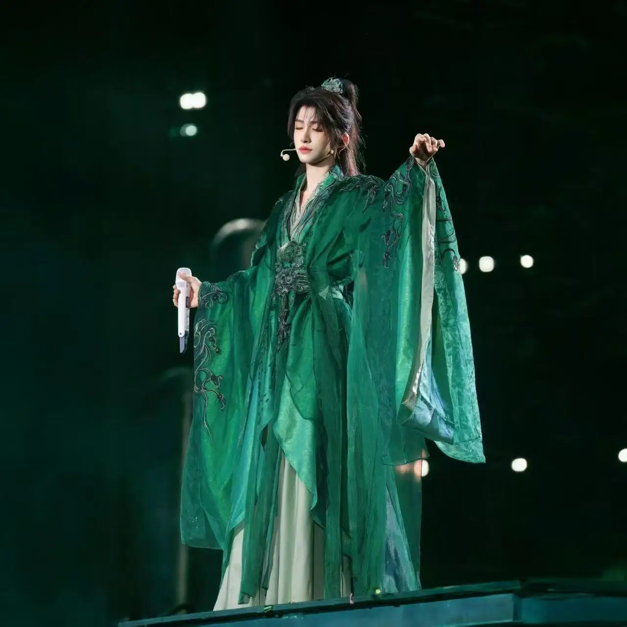 Halloween Series Hanfu Men Women Traditional Chinese Embroidered Clothing Green Heavy Industry Woven Robe Event Cosplay Costumes view 4