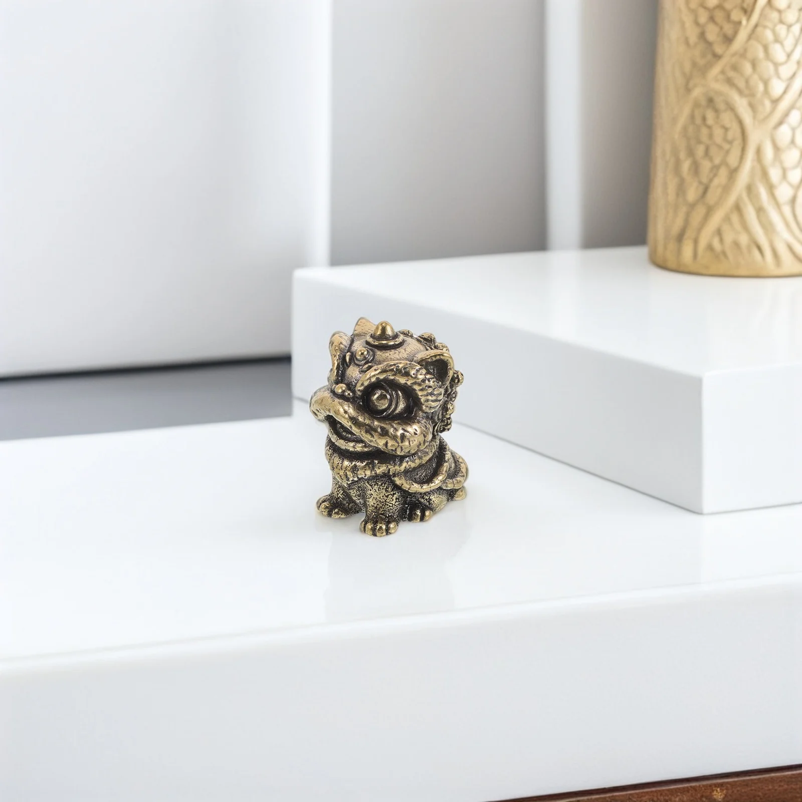

Brass Mini Lion Statue Vintage Desktop Decoration Paperweight Office Desk Home Ornament Brass Lion Statue
