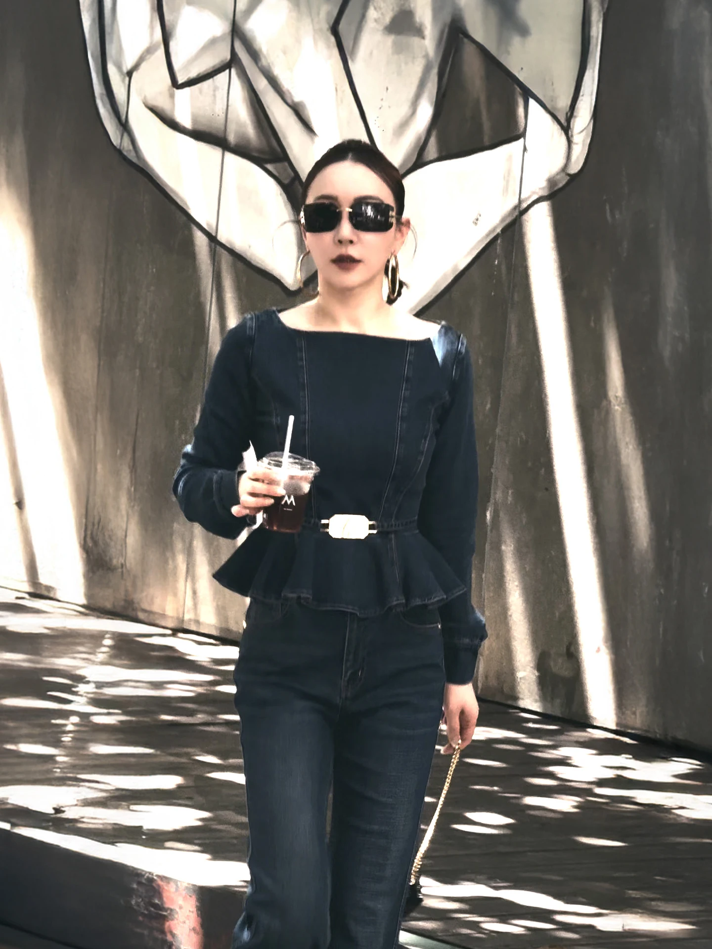 

Синяя джинсовая женская приталенная блузка с длинным рукавом, подчеркивающая талию, модная повседневная модель из хлопкового бленда с эластаном