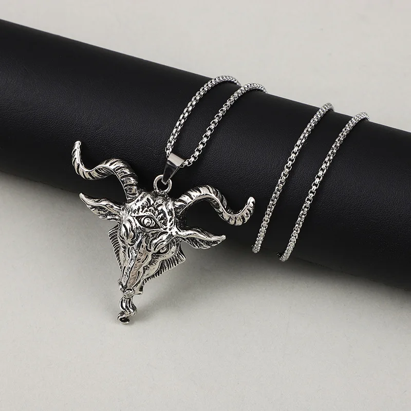 

Domineering Skull Necklace Personality Titanium Steel Punk Men's Hip Hop Pendant Men's Sweater Chain