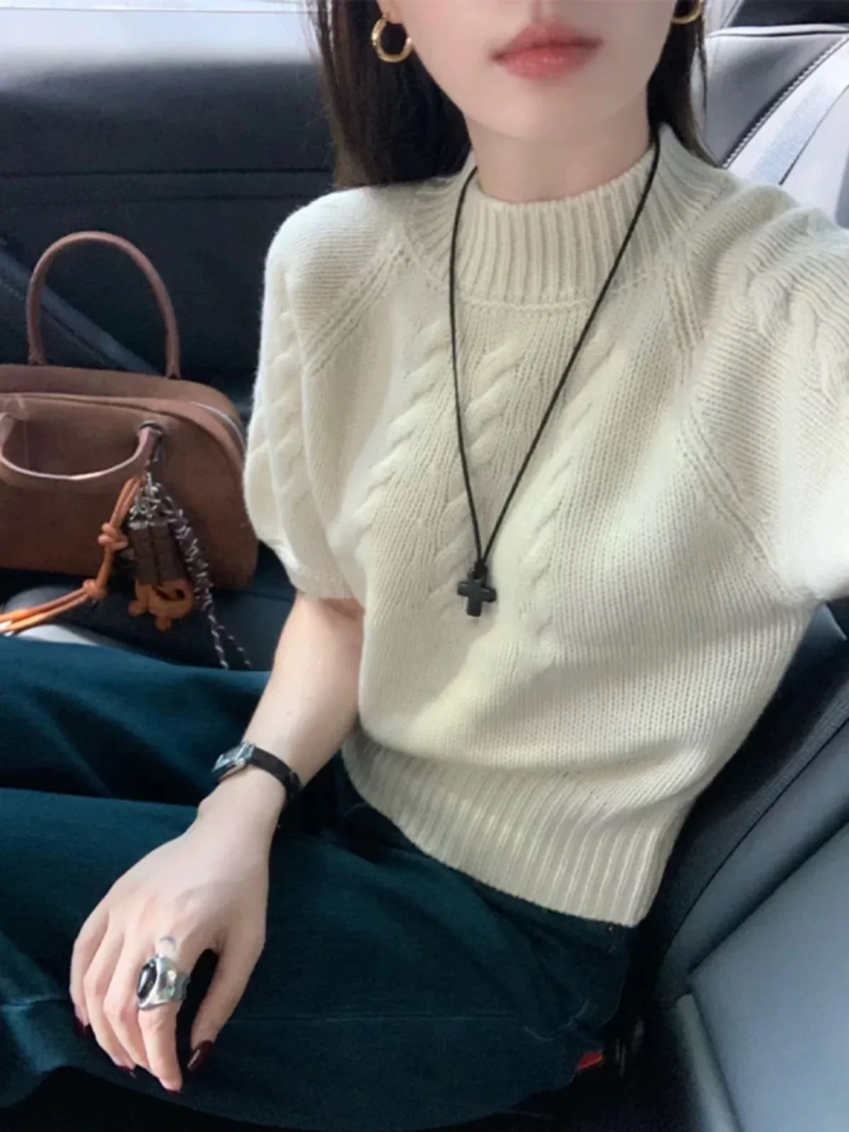 

Solid color fashion chic pullover twist sweater in autumn and winter is slim and lazy. Cashmere top is comfortable and retro.