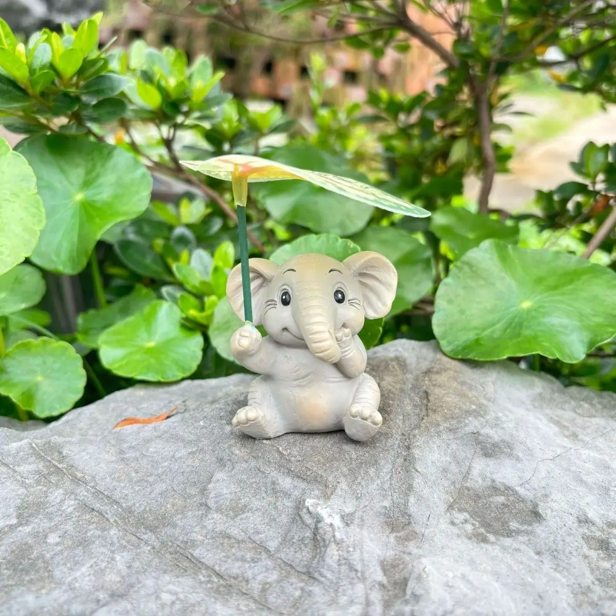 Cute Umbrella-Holding Animals Flower Pot Figurines Resin Statue Planter Pot Ornaments for Garden