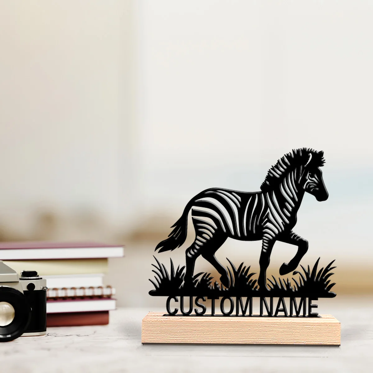 1 pièce Sculpture en métal zèbre minimaliste personnalisable avec nom, artisanat en fer avec base en bois, ornement de table pour la maison