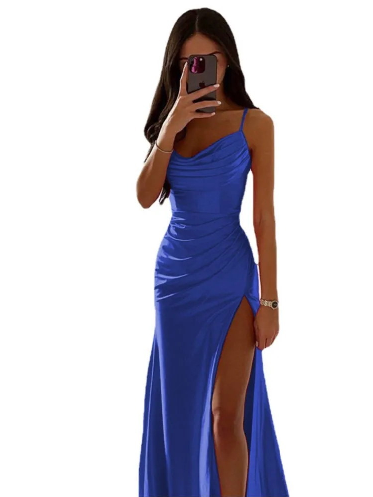 女性の新しいブラジャーシュリンクプリーツスプリットサテンロングドレス 2025 夏のファッションセクシーなパゲッティストラップスリムフィットラップパッケージヒップドレス