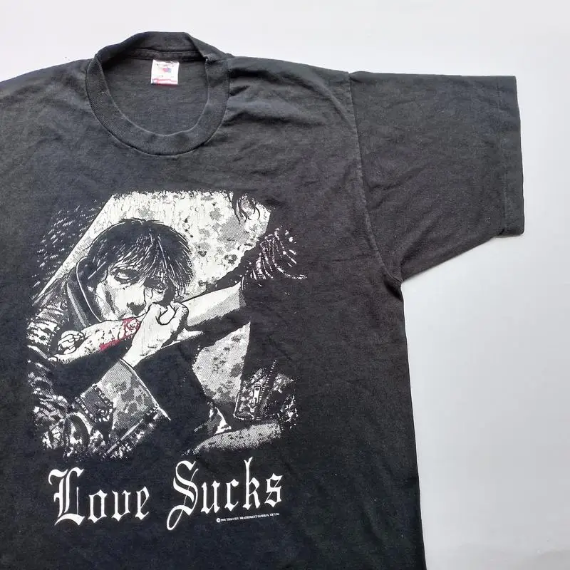 Vintage 1994 Vampire Masquerade Love Sucks T Shirt size L (W 21 x L 29)