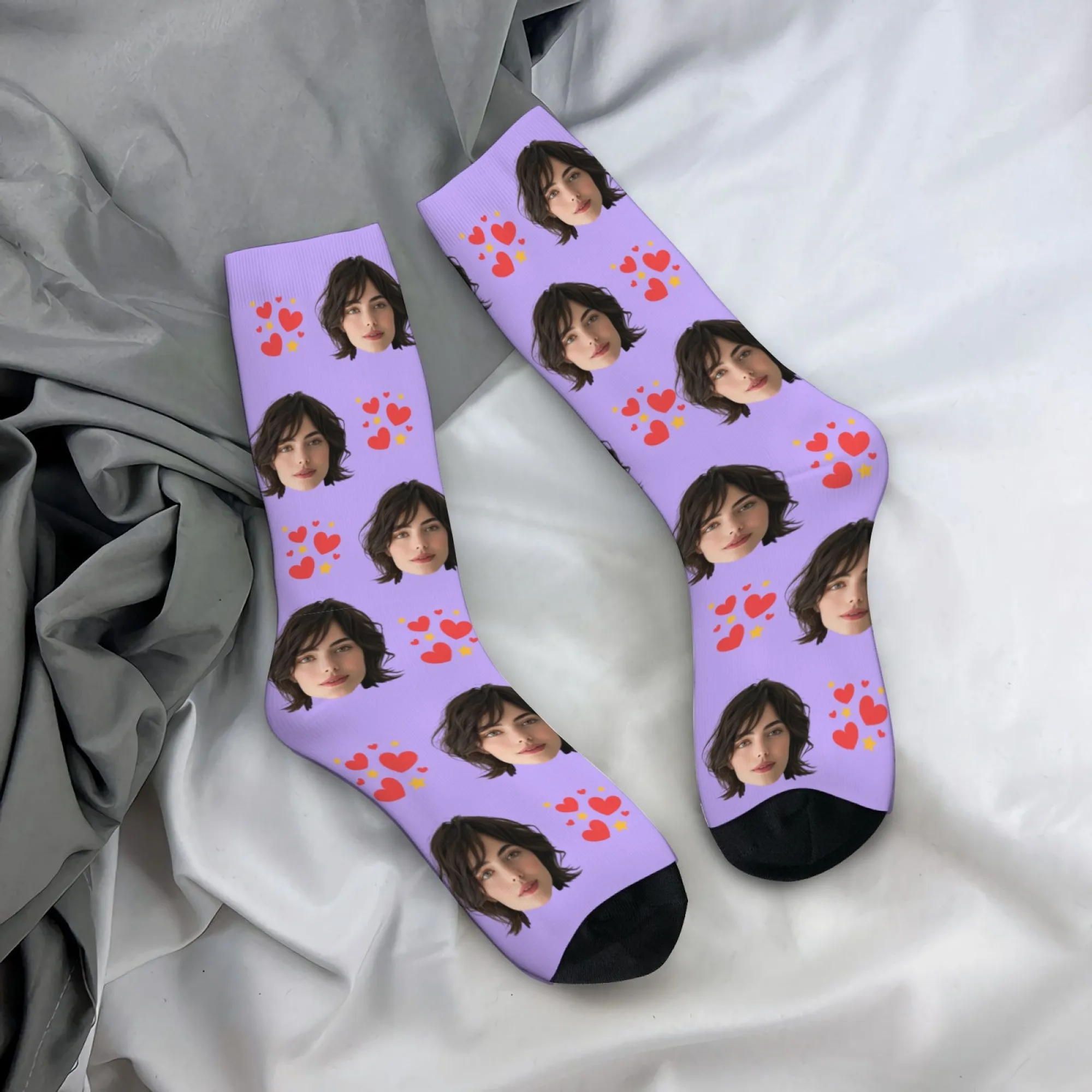 Fotografia 7: Meias Personalizadas Românticas até o Meio da Panturrilha com Impressão de Corações Vermelhos e Estrelas, Meias Confortáveis e Respiráveis, Presentes para Ela