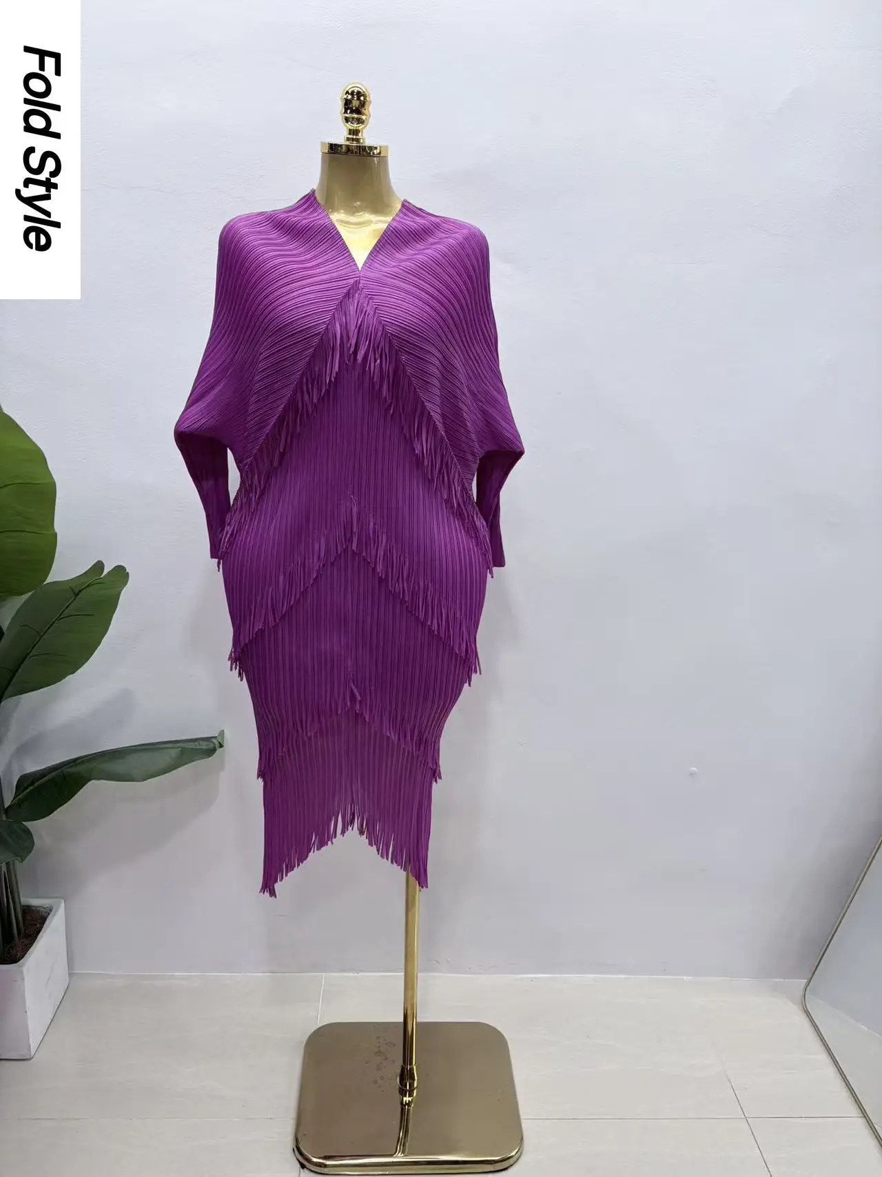 

Плиссированное платье Miyake с бахромой, женское, класса люкс, с V-образным вырезом, рукавами «летучая мышь», длинное, нишевый дизайн