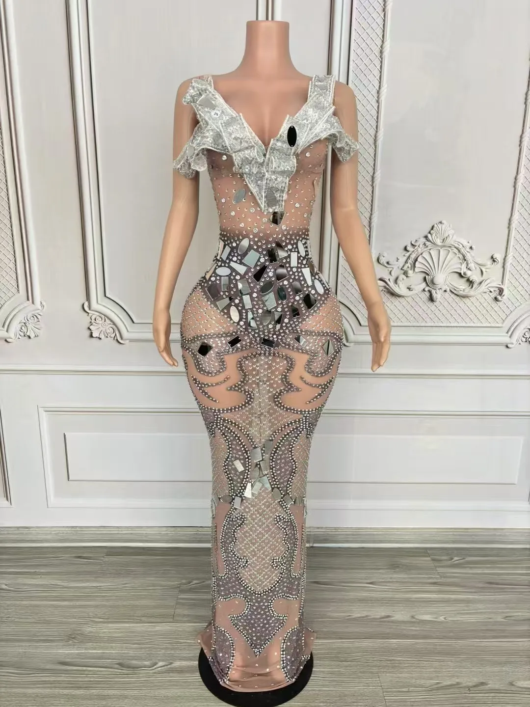 

European and American luxury mirror sequinhigh-end silver nude color wrapped hip dress.women's high-end sense dress D293