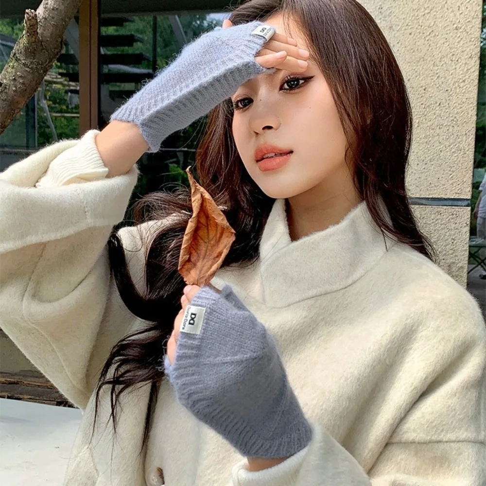 

Fashion Warm Touch Screen Half Gloves Creative Thicken Conch Knitted Gloves Short Korean Winter Shell Gloves Cycling