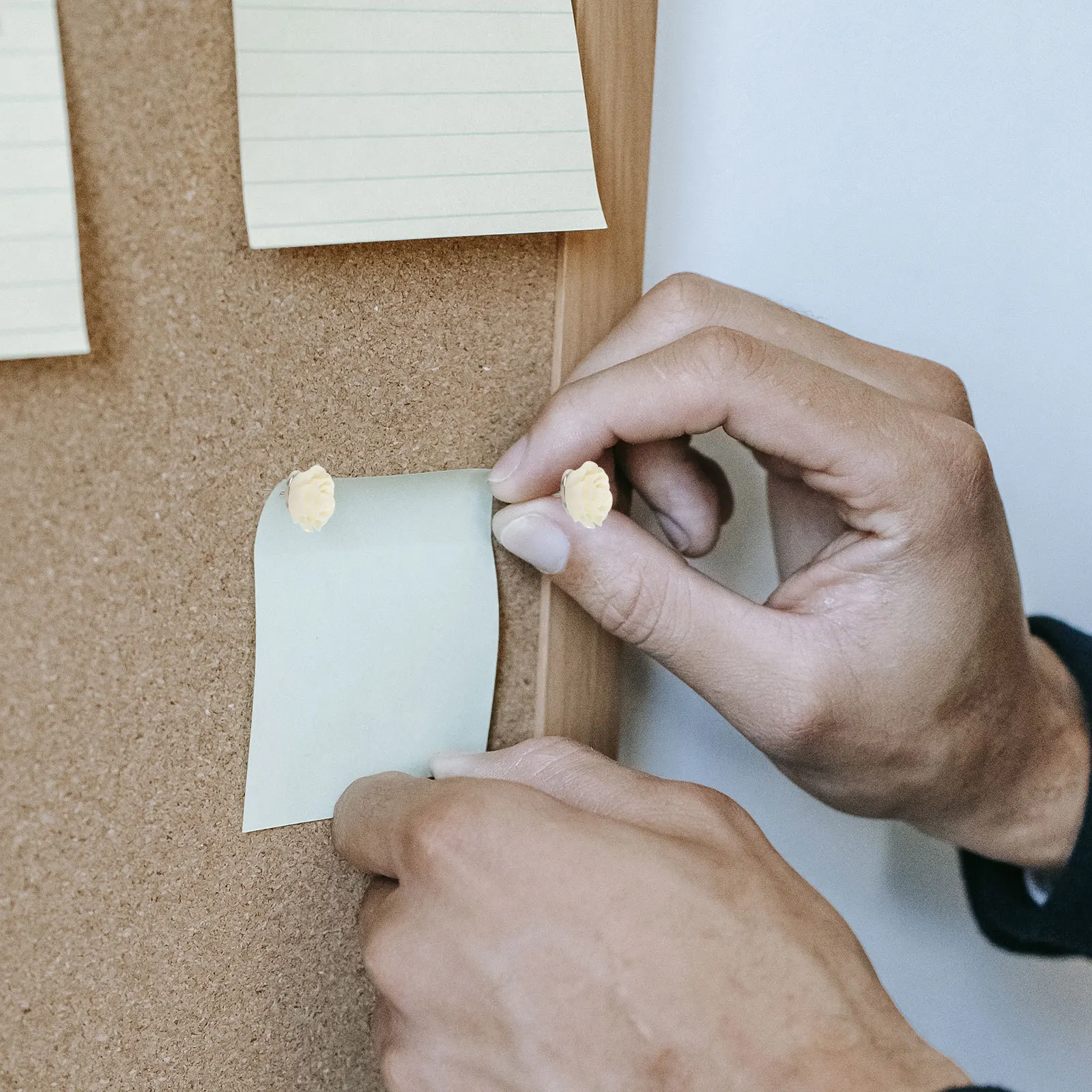 40 قطعة دبابيس ضغط زهرة الورد للوحة الفلين مشرق مسامير الإبهام الصغيرة الزخرفية مكتب المنزل خريطة المدرسة مكتب الحرفية