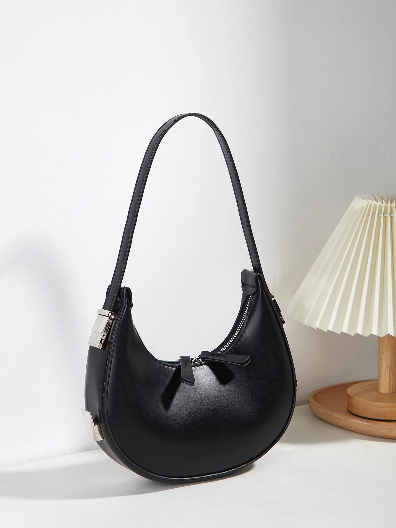 

Solid-Color Minimalist Elegant Versatile New Style Women's Shoulder Bag with an Adjustable Strap