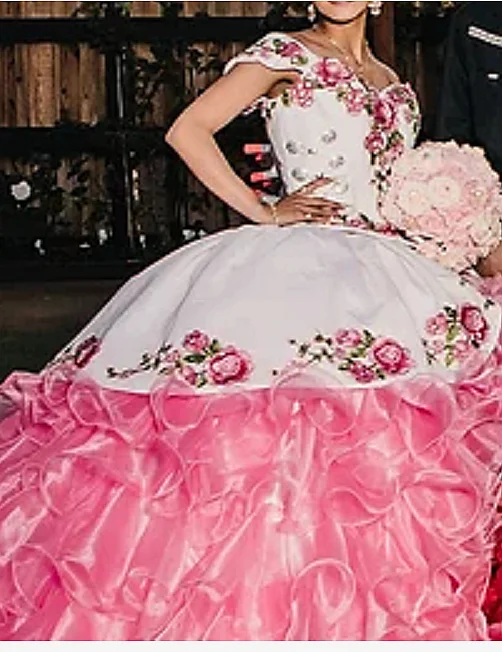 Charro الوردي Quinceanera فساتين الأزهار الدانتيل زين الحبيب المحكمة القطار الحلو 16 حفلة موسيقية فستاين سهرة/فساتين الحفلات Vestidos De Xv Años 15