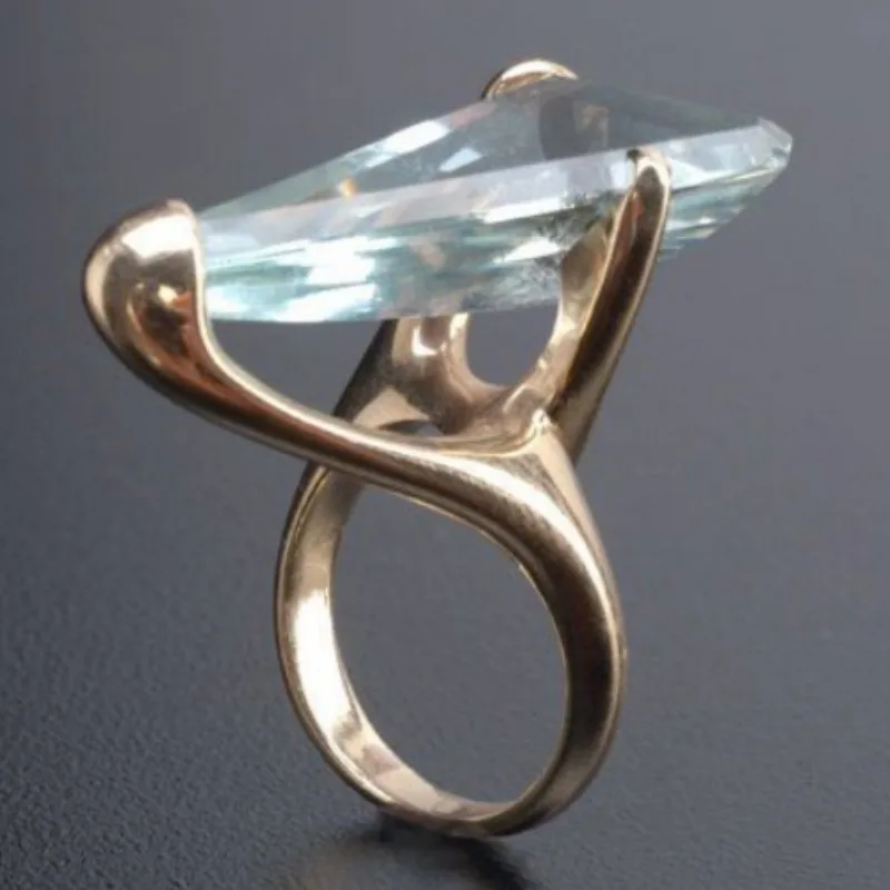 Modischer, hohler, geometrischer, vergoldeter Ring für Damen mit funkelndem synthetischem Zirkon, Bankett- und Party-Stil-Schmuck