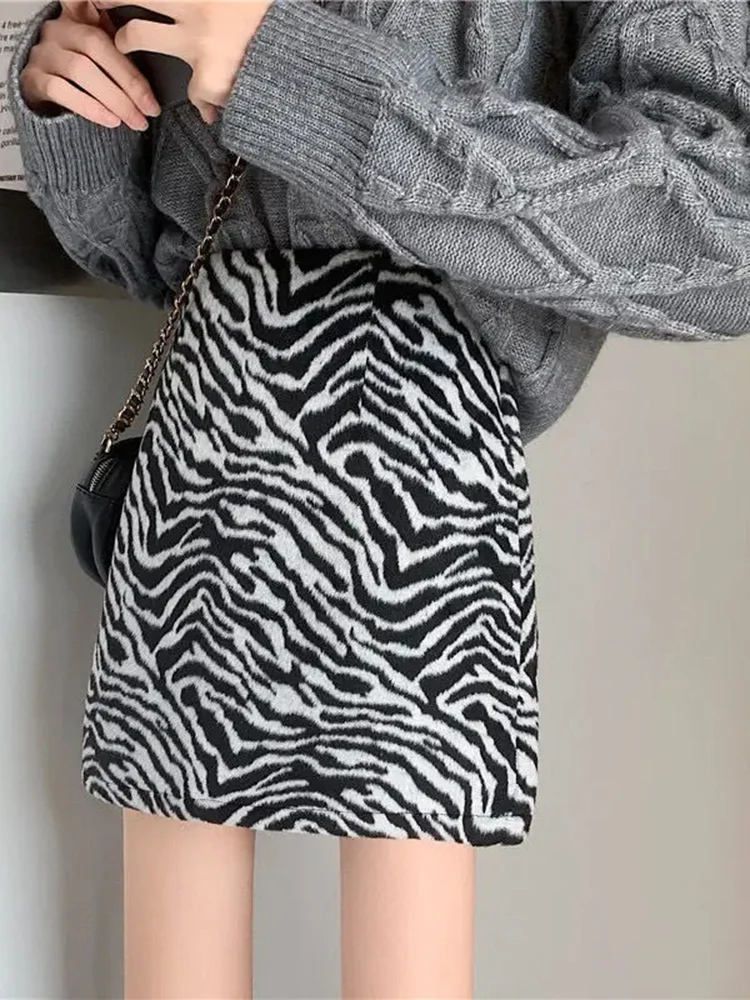 جديد مخطط تنورة صوفية للنساء 2025 الخريف الشتاء عالية الخصر ألف خط زيبرا التنانير موضة الأسود ملابس نسائية غير رسمية #1