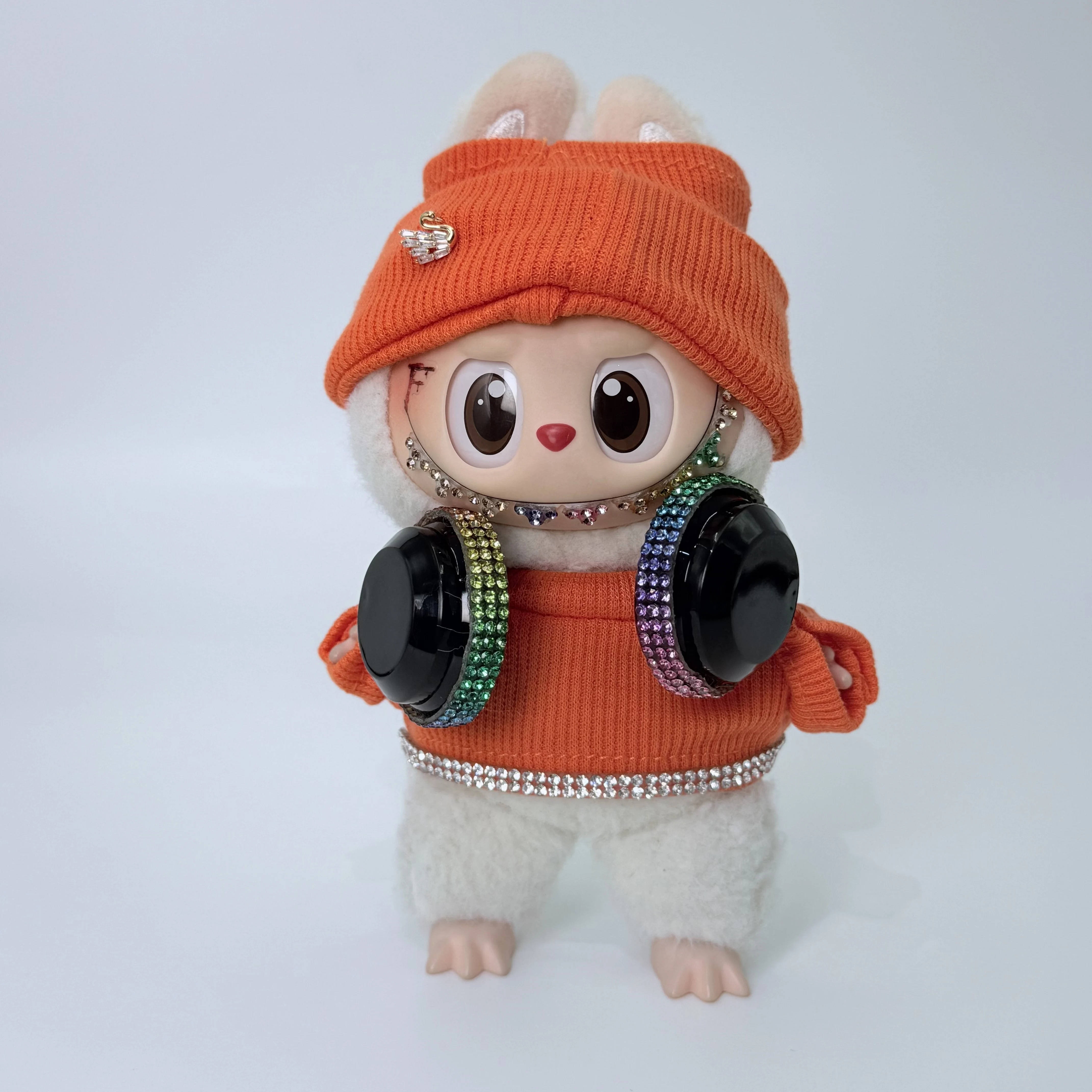 

Этот набор аксессуаров для кукол LABUBU V1 V2 V3 вдохновленный панк-рок, дозволяет вы, что вы освободите творчество и персонализируйте свою куклу.