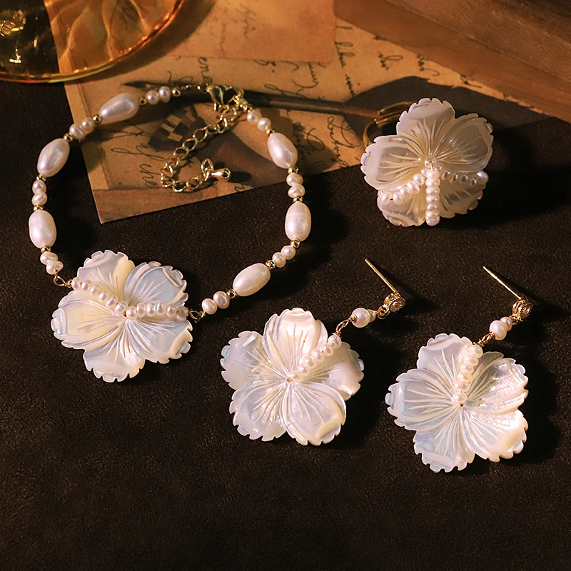 

Natural Pearl Shell Flower Bracelet Earrings Ring Luxurious Design Set for Banquet Wedding Women's Jewelry GS0226