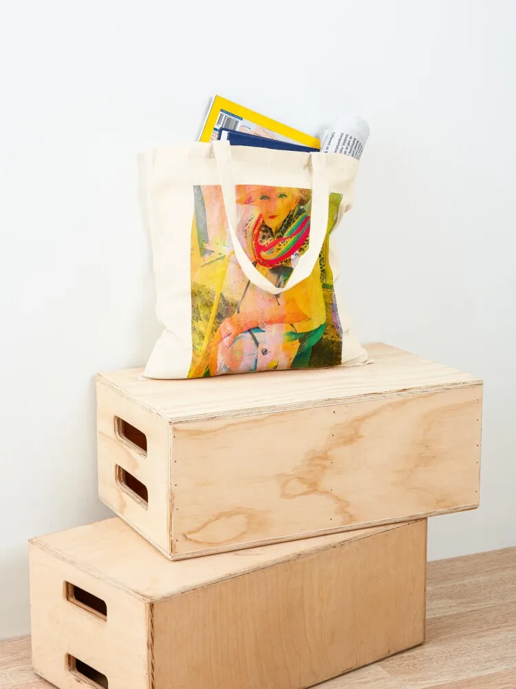 DOES NOT ALWAYS THE TIME, THE BEAUTY CANCEL ... 92 YEARS AND SHE IS ALWAYS BEAUTIFUL!! Tote Bag