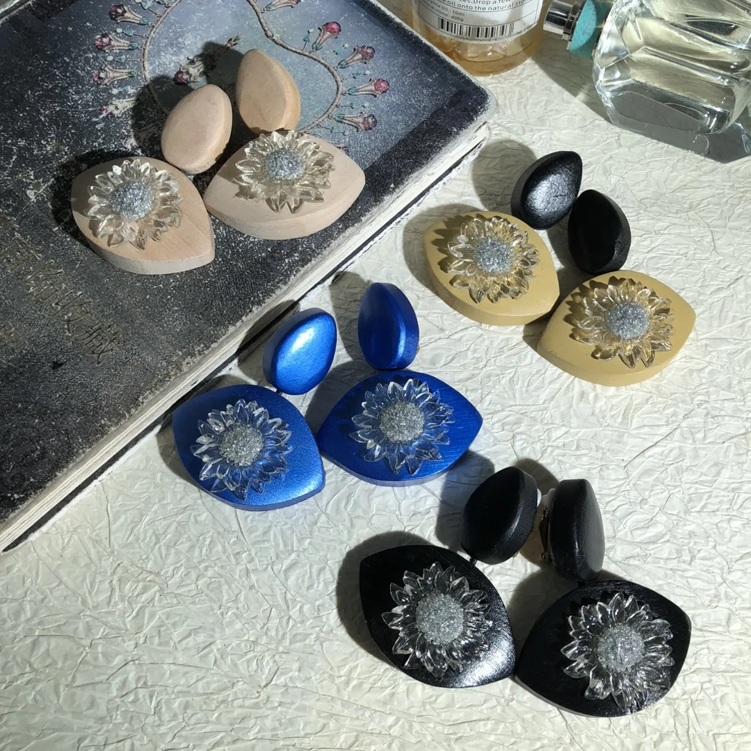 

Модные винтажные серьги из эбенового дерева с цветами из смолы для женщин и девушек, оптовая продажа ювелирных украшений.