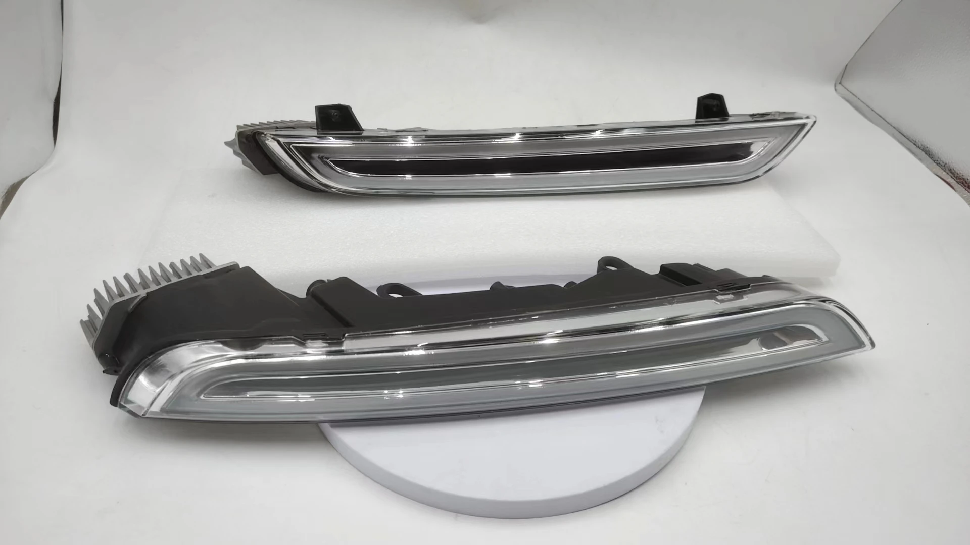 

OEM 95863118140 95863118240 95863118141 95863118241 Front bumper daytime running lights for Porsche Cayenne 92A-2015 turbo GTS