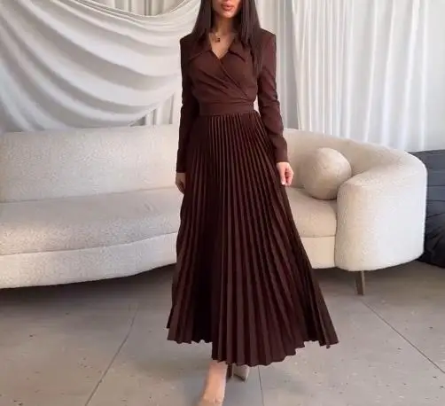 

2025 Women's New V-Neck Outward High End Fashion Slimming Waist Folding Dress