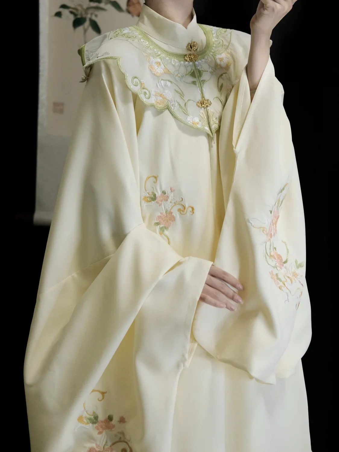 Ming Dynasty Costume Daily Dress Standing Neck Shirt Cloud Shoulder Embroidered Horse Face Autumn Hanfu Dress White Han Suit