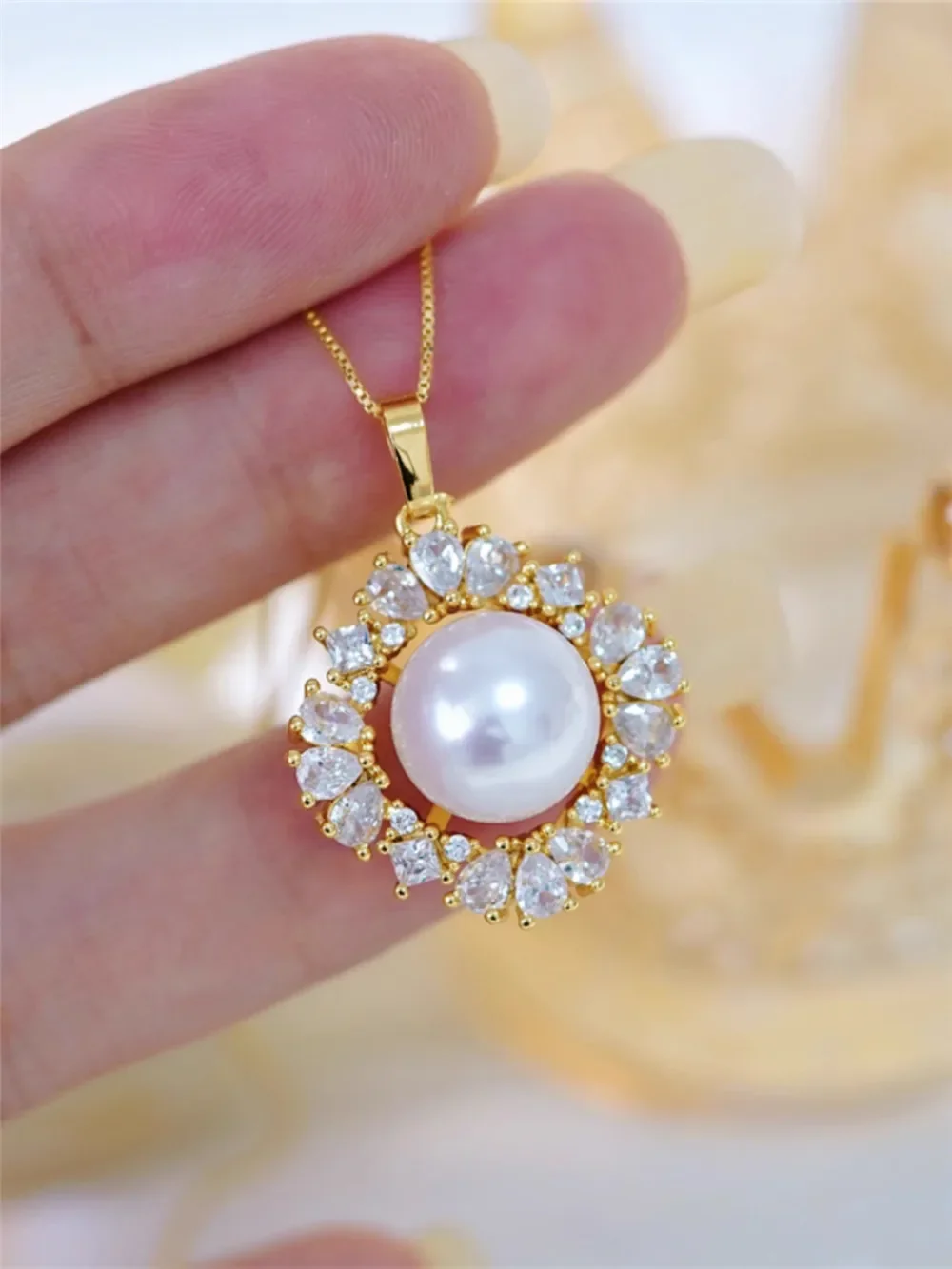 

DIY Pearl Accessories 18K Bag Gold and Copper Thick Gold-plated Shining Zircon Bottom Support Pendant Work in Progress 12-14mm