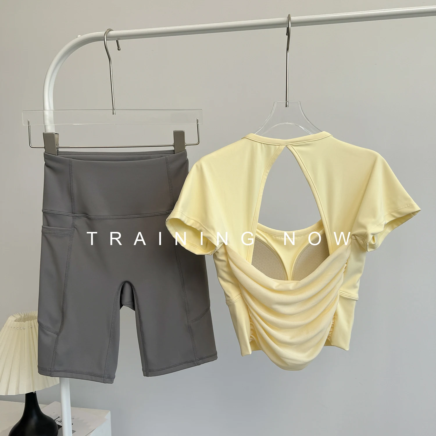 

Летом женский костюм для бега с нагрудной подушечкой для йоги, тренировок, фитнеса, с короткими рукавами, высокой талией, подъемом бедер, упражнений на велосипеде