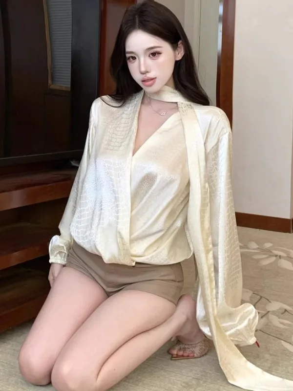 

Elegant Satin Women's Shirt Long Sleeve Loose Casual V-Neck Top City Walk Skin-Friendly Breathable Autumn Fashion Design
