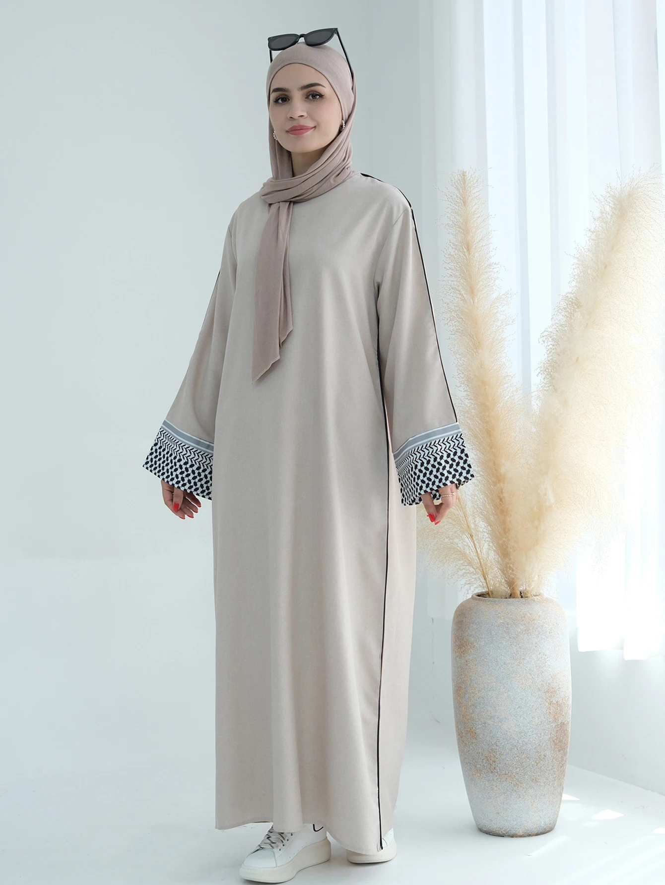 2025 Ramadan Splendido musulmano Medio Oriente Abaya Donna Elegante Cardigan Moda Abito Dubai Lusso Eid Islam Abito lungo Caftano