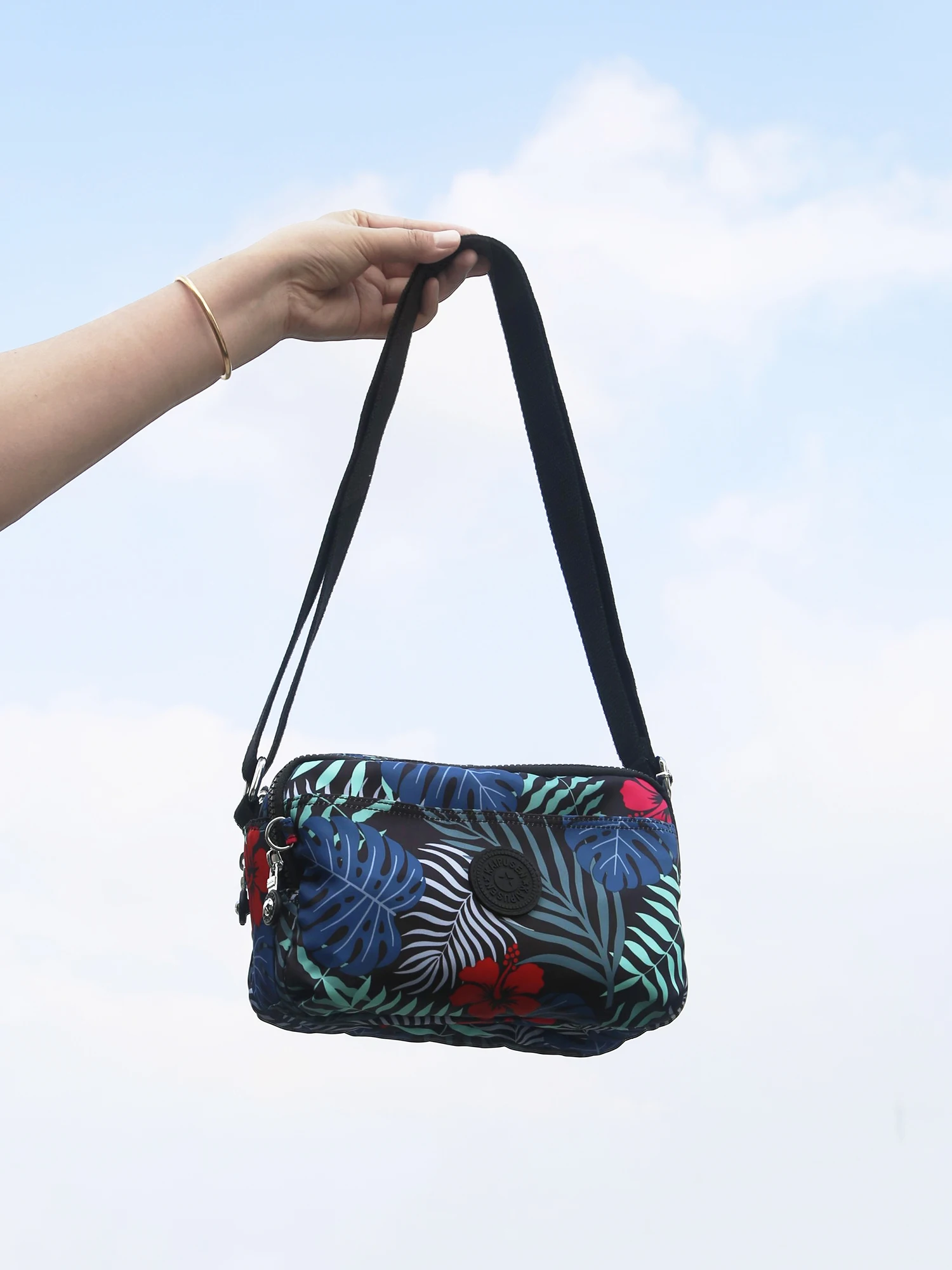 

2026 New Lightweight Multi-Layer Crossbody Bag for Women Travel Nylon Strap Retro Artistic Sle Floral Cloth Bag Medium Age