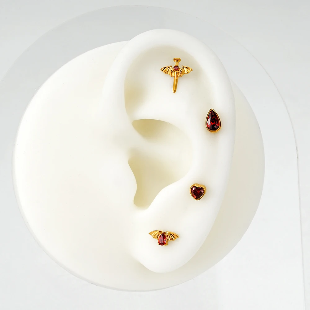 Right Grand ASTM F136 Titanium Teardrop Garnet Black CZ Labret Stud 16G Pear CZ Cartilage Helix Tragus Earring Halloween Nose Piercing Jewelry