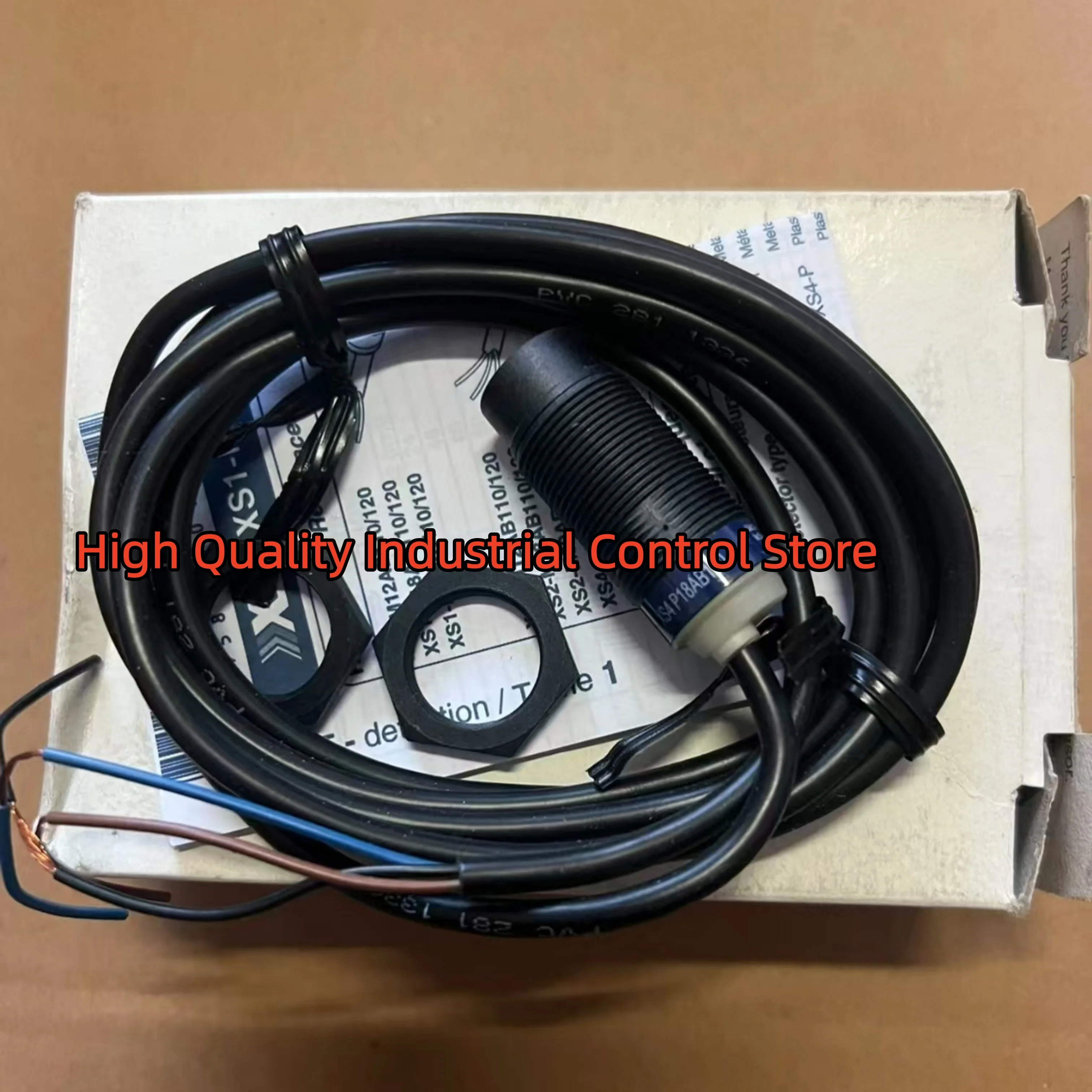 XS4P18AB110 Inductive Proximity Switch Sensor  100%NEW
