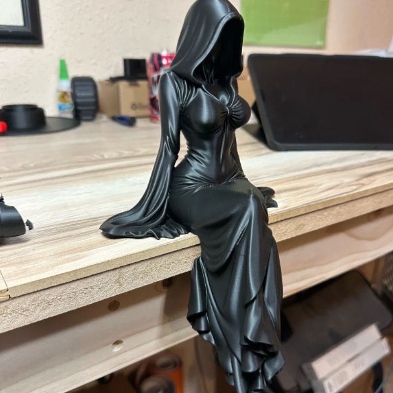 Gothic Faceless Lady Ornament, Hooded Black Robe Queen Sitting Statue, Mysterious Black Sculpture For Home Office 3D Ornament