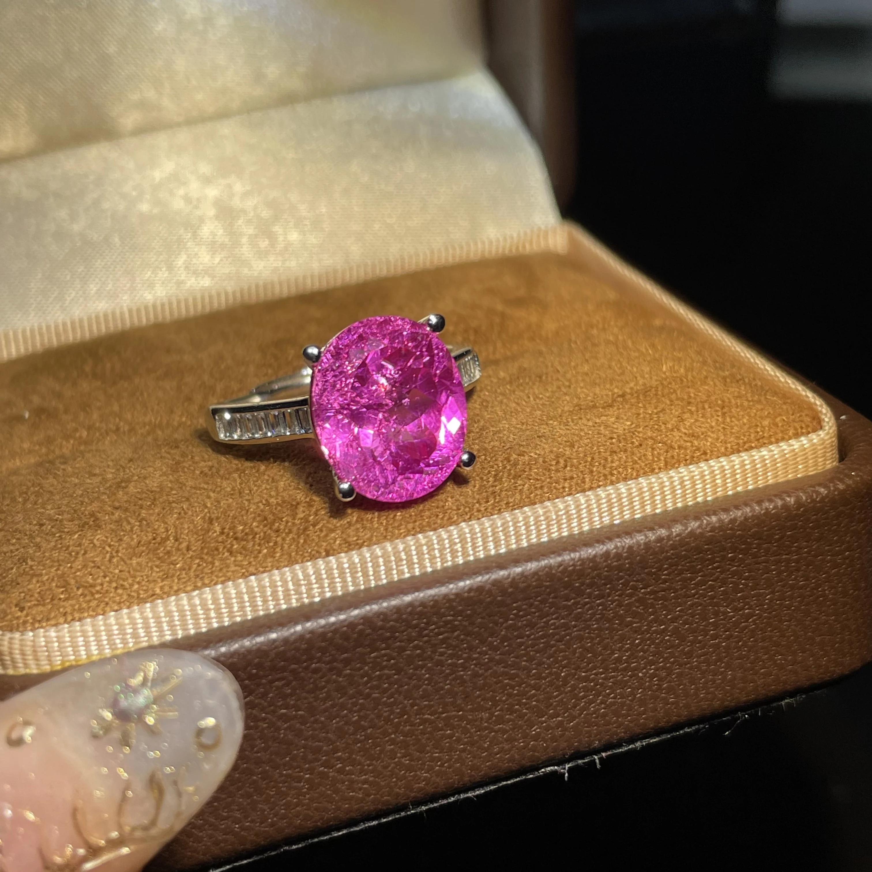 8Ct single-particle sapphire ring from the Rubilele series. Custom-made 10*12mm women's ring set with 925 sterling silver