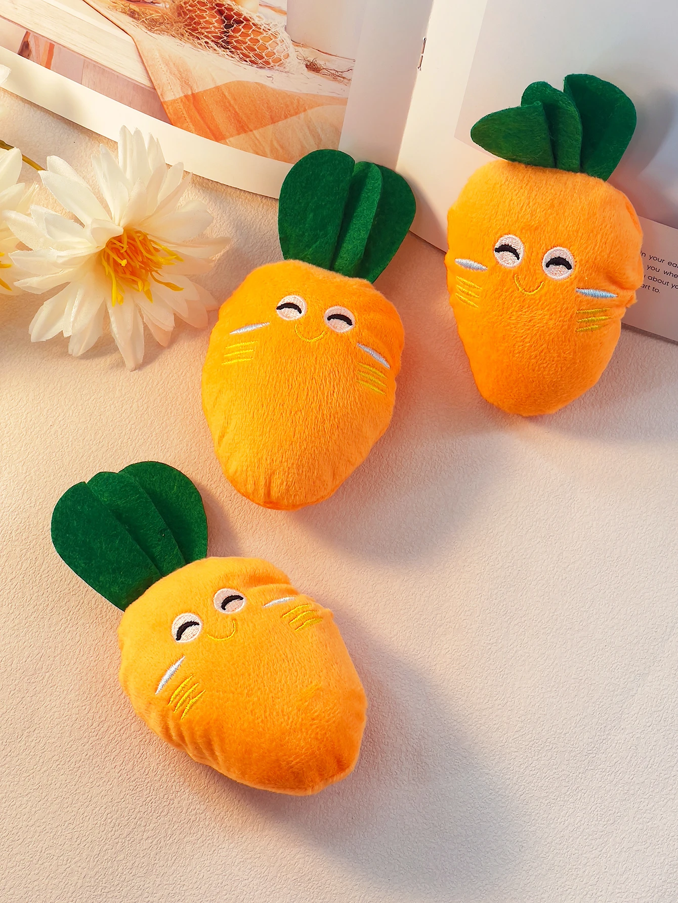 A cute little carrot shape simulation pet plush toys can be accompanied by sound play bite plush toys