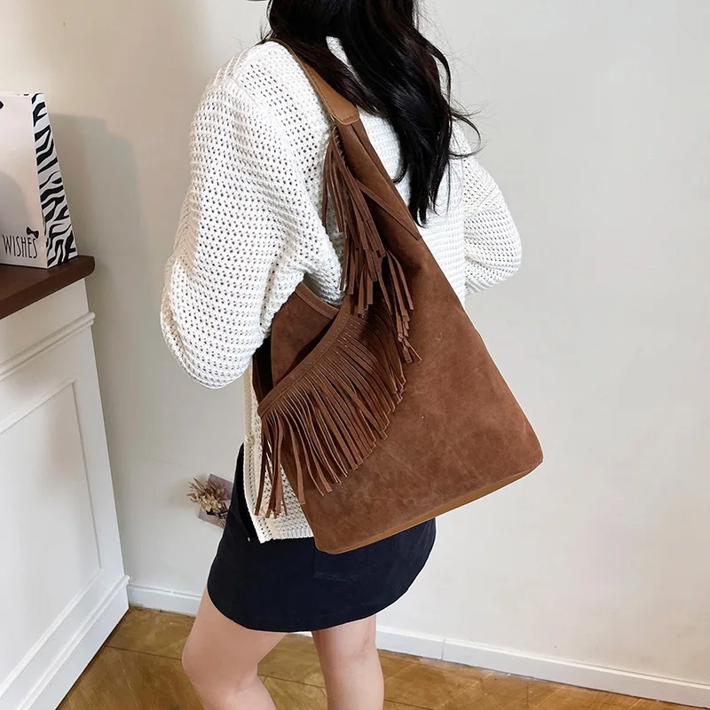 

Versatile Texture Top Handle Bag Women Boho Chic Suede Leather Sling Bag Daypack Commuting Shoulder Bag with Tassel Decoration