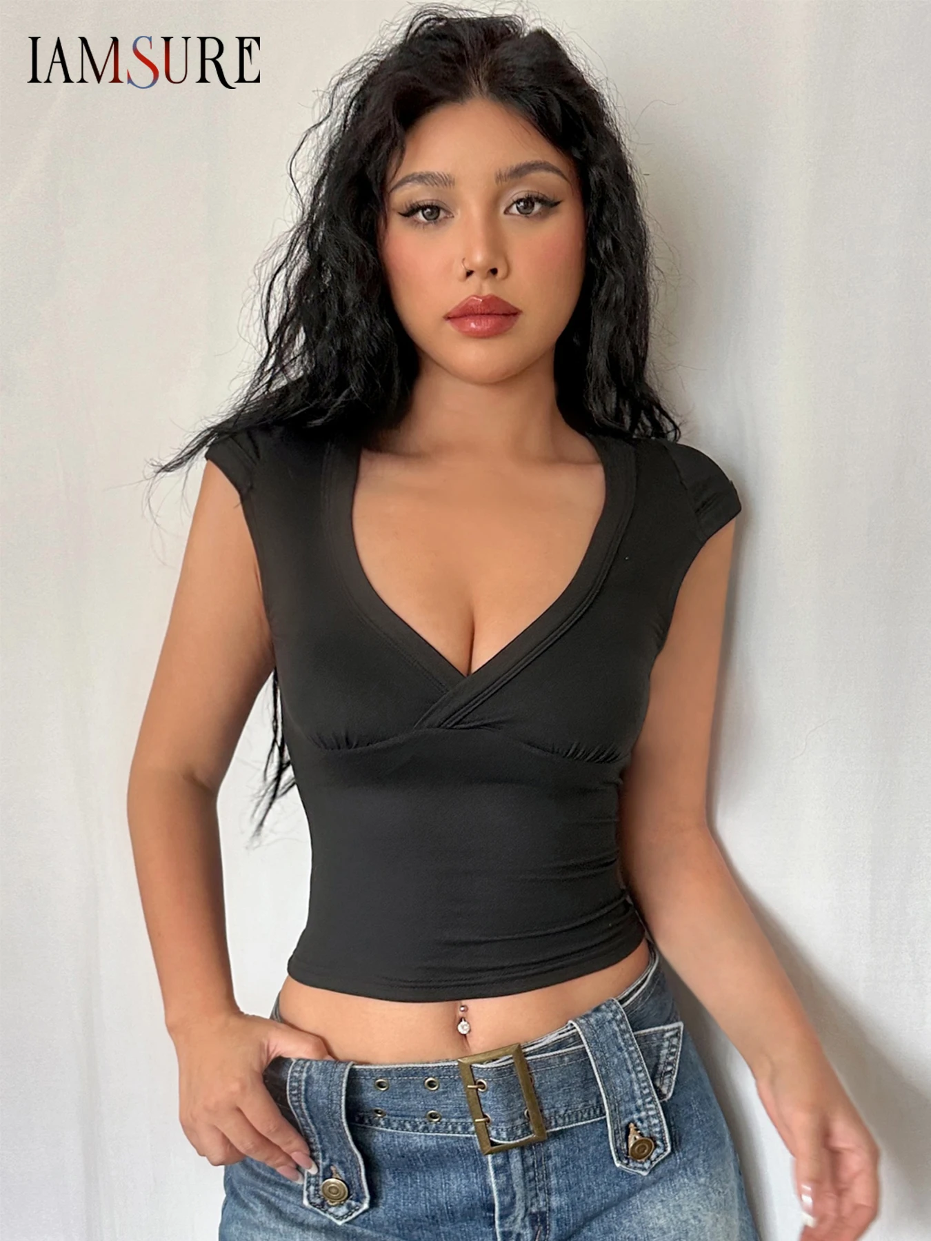 

IAMSURE Sexy Slim Deep V-Neck T Shirt Holiday Basic Solid Short Sleeve Cropped Tees Women 2025 Summer Fashion Streetwear Ladies