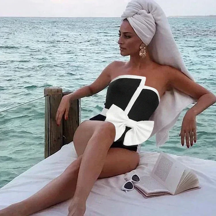 2024 Costume da bagno vintage Nero con spalle scoperte Papillon Costume intero e gonna Set da bagno da donna Vacanza Beachwear Costume da bagno di lusso