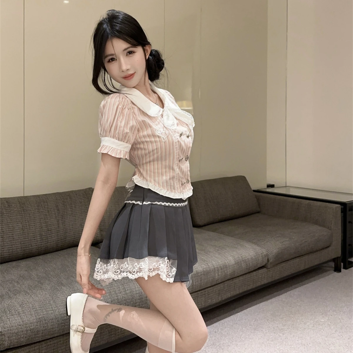 Set Rok Ruffle Pinggang Tinggi Bergaris dengan Ikat Pinggang, Pakaian Kerja Siswa Dua Potong yang Modis untuk Musim Semi 2025