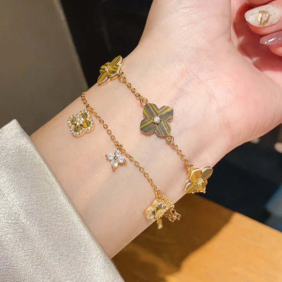 

Clover Bracelet - Vintage Elegant Luxurious Dainty Jewelry for Women | Timeless Statement Accessory